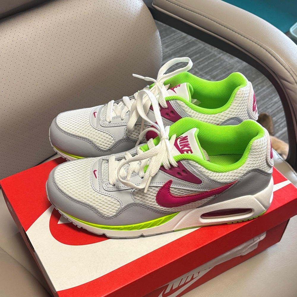 Nike Air Max Sneakers - White and Magenta